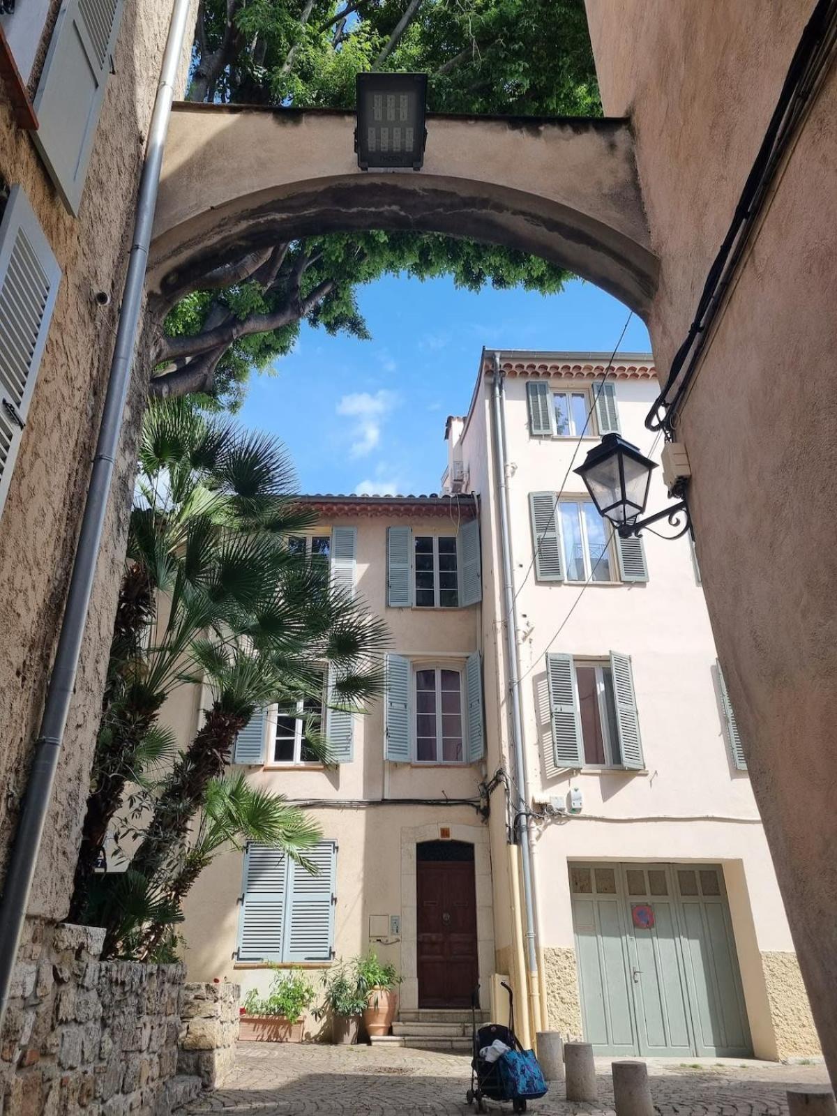 06An - Beautiful Apartment In The Heart Of Old Antibes Zewnętrze zdjęcie