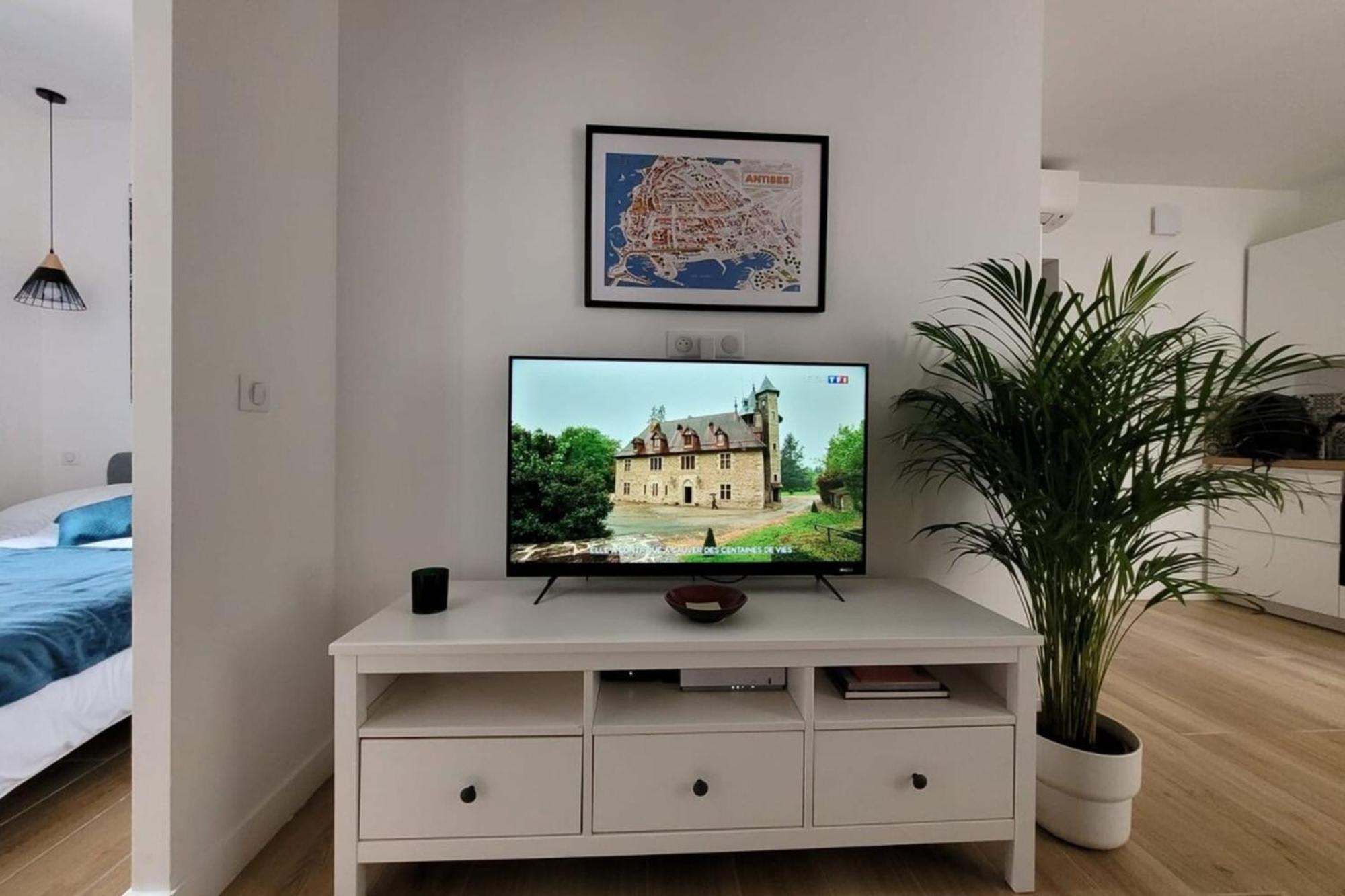 06An - Beautiful Apartment In The Heart Of Old Antibes Zewnętrze zdjęcie