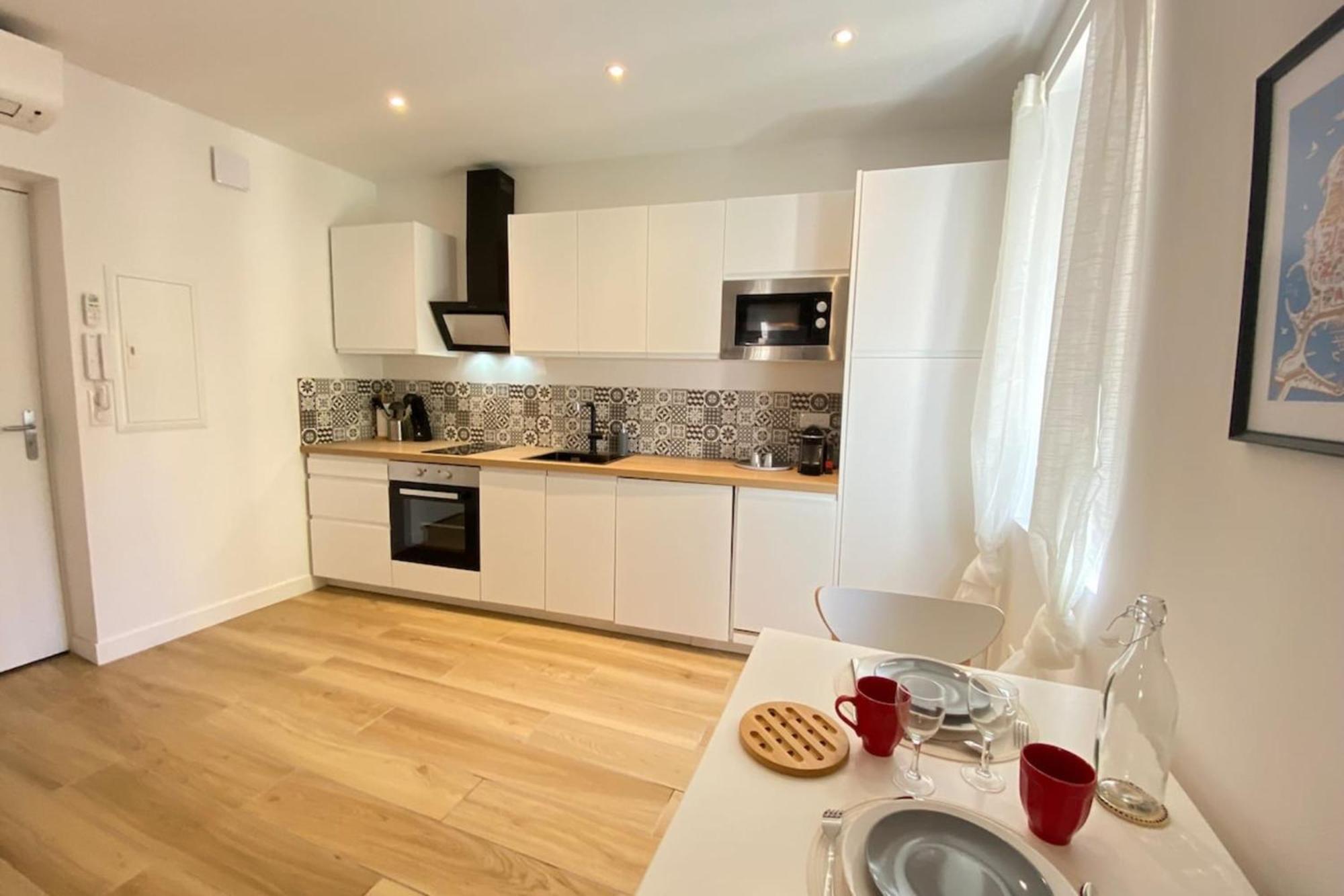 06An - Beautiful Apartment In The Heart Of Old Antibes Zewnętrze zdjęcie