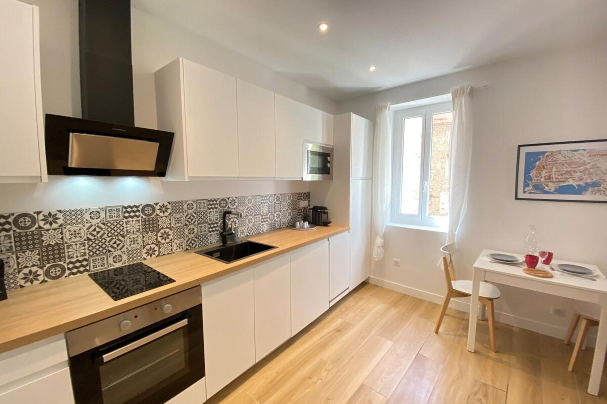 06An - Beautiful Apartment In The Heart Of Old Antibes Zewnętrze zdjęcie